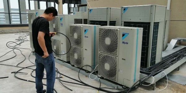 商用中央空调怎么选？楼宇、酒店、商超，照着这份指南选总没错