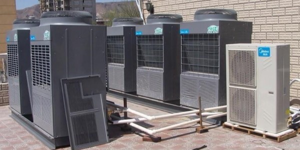 空气能热水器广泛应用于各大院校 决定其价格的因素有哪些？