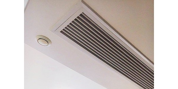中央空调风板上为什么会有水珠？